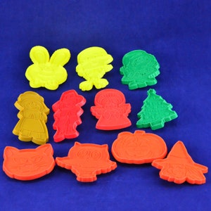 Vintage Hallmark Plastic Holiday Imprint Cookie Cutters - Zestaw 11 - Boże Narodzenie, Halloween, Wielkanoc - Fondant, Ciastka, Rękodzieło dla dzieci