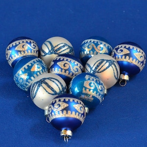 Holly Glittered Mercury Glass Christmas Ornaments - Zestaw 10 małych ozdób w kształcie kuli lub kuli - Oryginalne pudełko - Wyprodukowano w USA - Dekoracja świąteczna