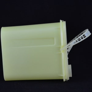 Vintage Tupperware #587 Store-N-Pour Beverage Buddy 64 Oz gele kruik - Container - Seal Tight Lid & Snap Flip Tuit Cap - Voedselopslag