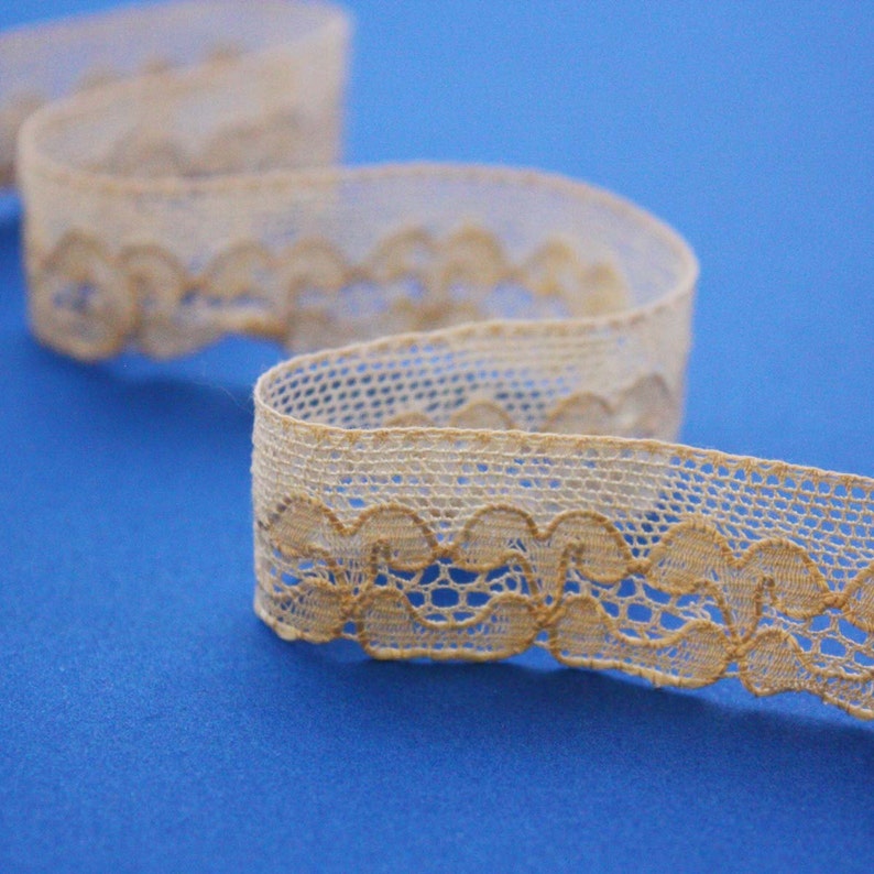 1 Yard of Beige Vintage Floral Lace 3/4 Inch Wide -scalloped Edge - Etsy