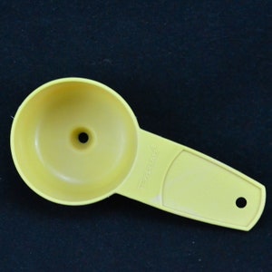 Vintage Tupperware Butterscotch Mini Funnel #877-6 - Salt and Pepper Filler - Cooking Utensils or Gadgets - 1980s Retro Kitchen