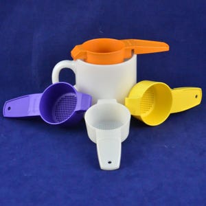 Vintage Tupperware Mini Sifter Loose Tea Strainer #879 - 1980s -Cooking Utensils or Gadgets -Retro Kitchen -Hands Free