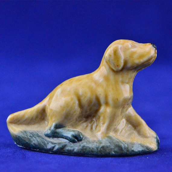 Vintage Wade Whimsies Porcelain Setter Number 6 - Made in England
