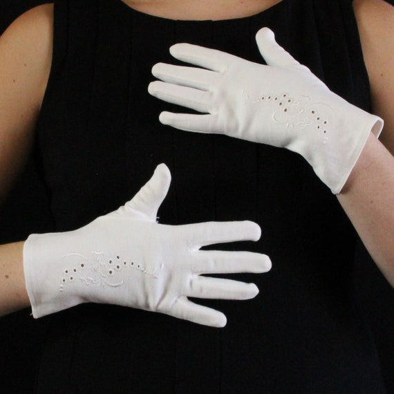 Vintage Wrist Length Evening Gloves in White - De… - image 3