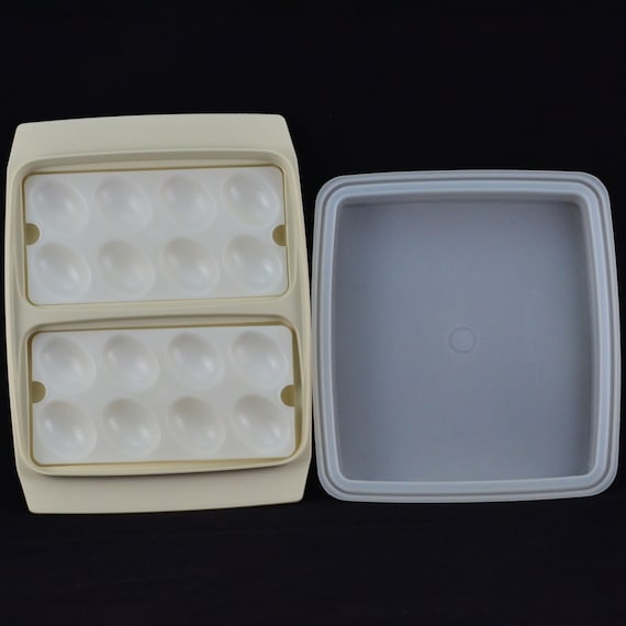 Vintage Tupperware Deviled Eierschale / Träger in Ceram oder Beige mit undurchsichtigem Deckel und Griffen - 723 - 4-teiliger -Serve-Store-Container - Made in den USA