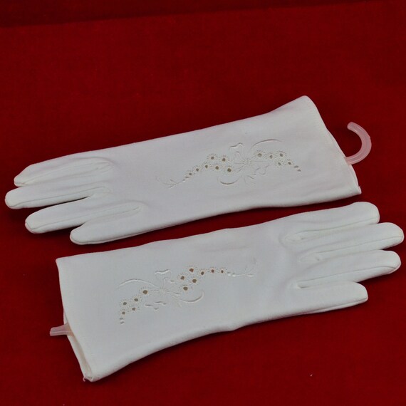 Vintage Wrist Length Evening Gloves in White - De… - image 6