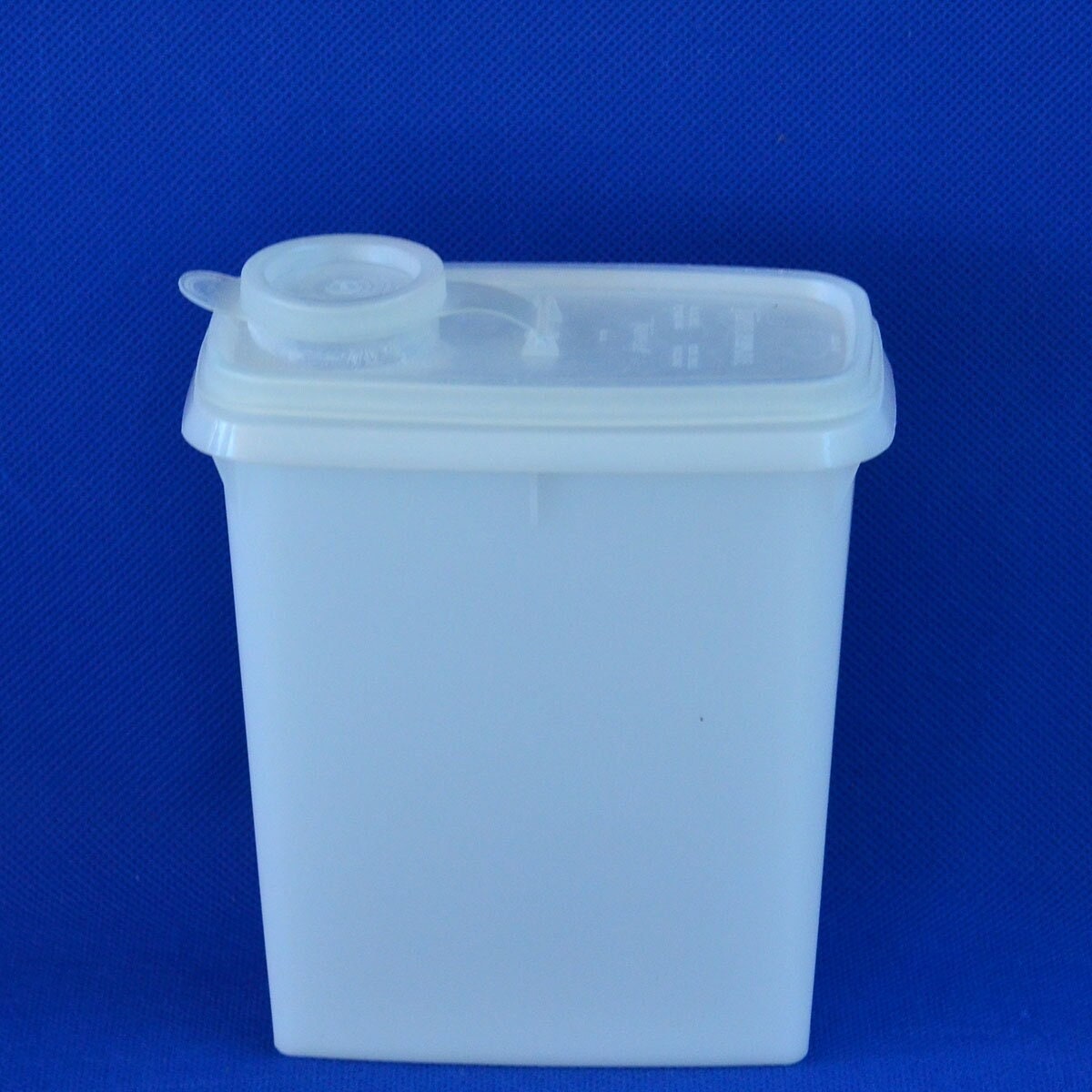 Tupperware 499-3 Narrow Small Cereal Containter, Lid 509-11 