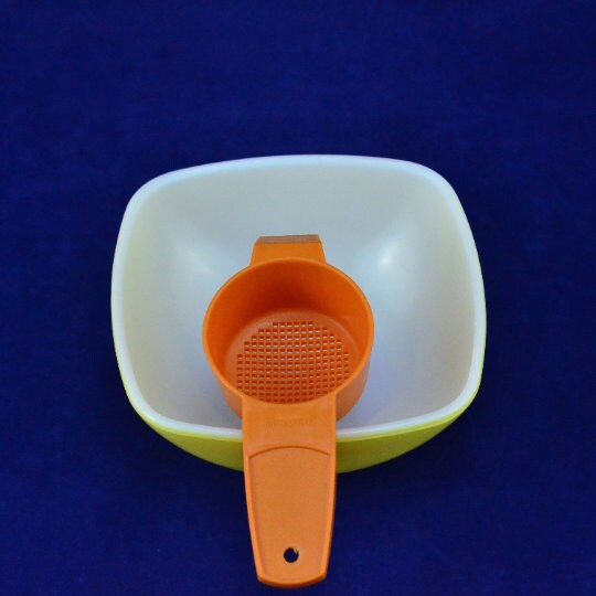Vintage Tupperware Mini Sifter Loose Tea Strainer #879 - 1980s