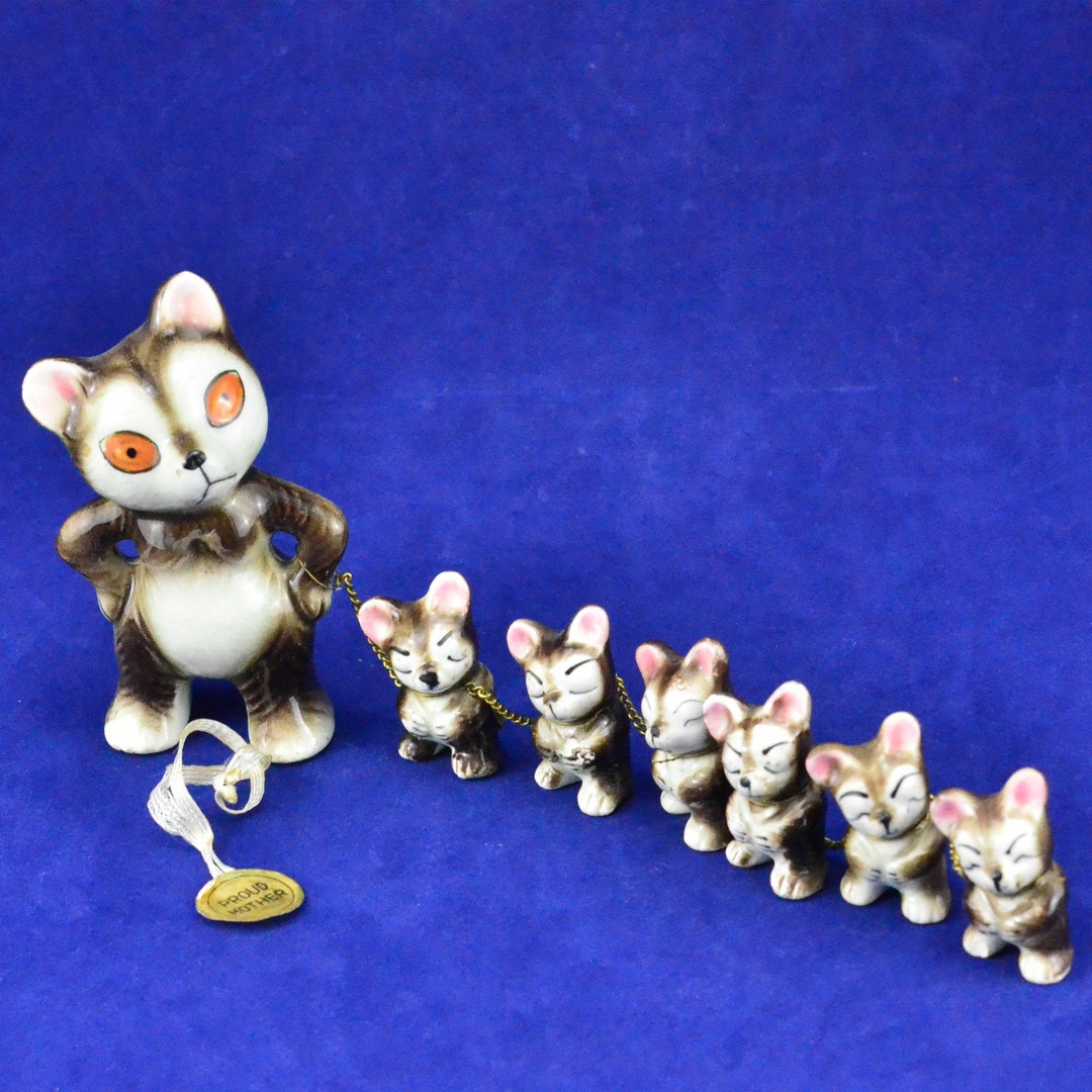ヴィンテージ 磁器製 レッサーパンダの母熊と6匹の子熊の置物 - G