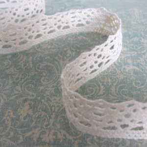 1 Yard of Cream Cluny Lace Trim Scalloped Bottom Edge 1 Inch Wide