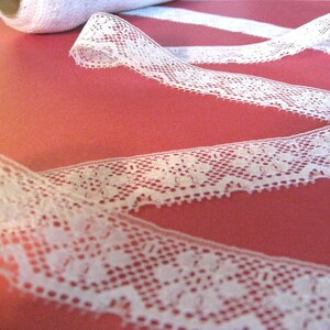 White Floral Vintage Lace 1 Inch Wide
