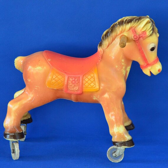 rolling horse toy