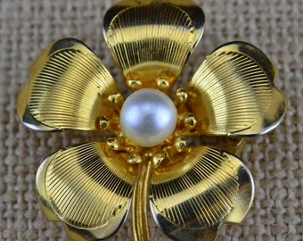 Hobe どんぐりモチーフ メッシュ装飾 ゴールドトーン ヴィンテージ フラワー Vintage 60s HOB Jewelry Co Ribbed Brass & Genuine Jade