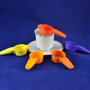 Vintage Tupperware Mini Sifter Loose Tea Strainer #879 - 1980s -Cooking Utensils or Gadgets -Retro Kitchen -Hands Free