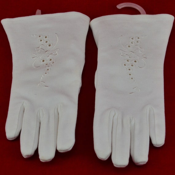Vintage Wrist Length Evening Gloves in White - De… - image 9