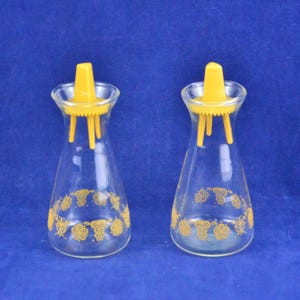 Corelle Butterfly Gold Pattern Clear Salt & Pepper Shakers - Corelle Livingware - Pyrex Compatible - Retro Corning Ware - Hostess Ware