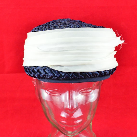 Vintage Women display picture 1