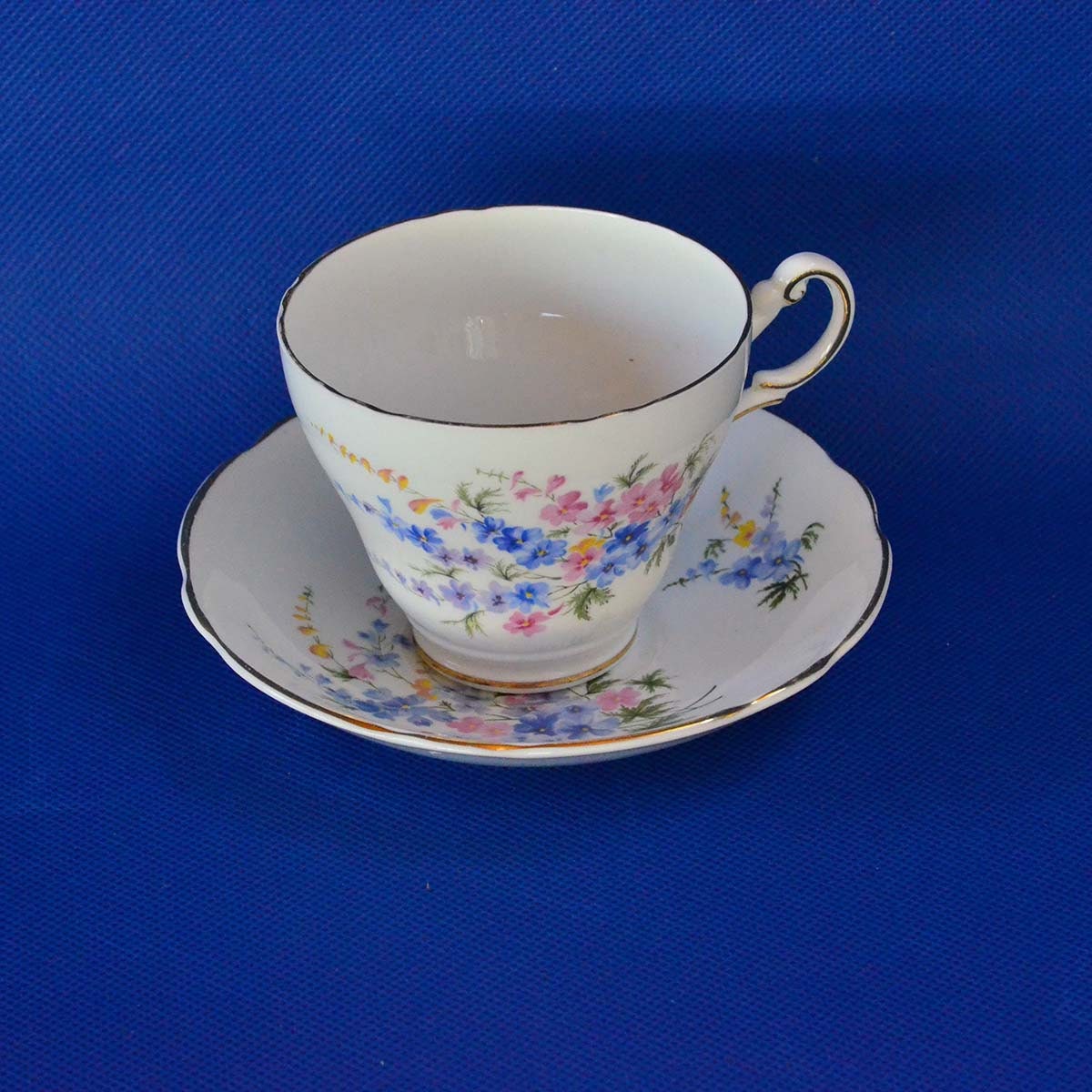 Regency Bone China Pale Blue Gold  Footed Scalloped Tea Cup & Saucer England VTG 