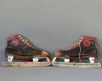 Mid-Century Canadian Flyer Torpedo Men’s Ice Hockey Skates - Leather Shoe - Union Hardware Company Torrington Connecticut - Winter Decor