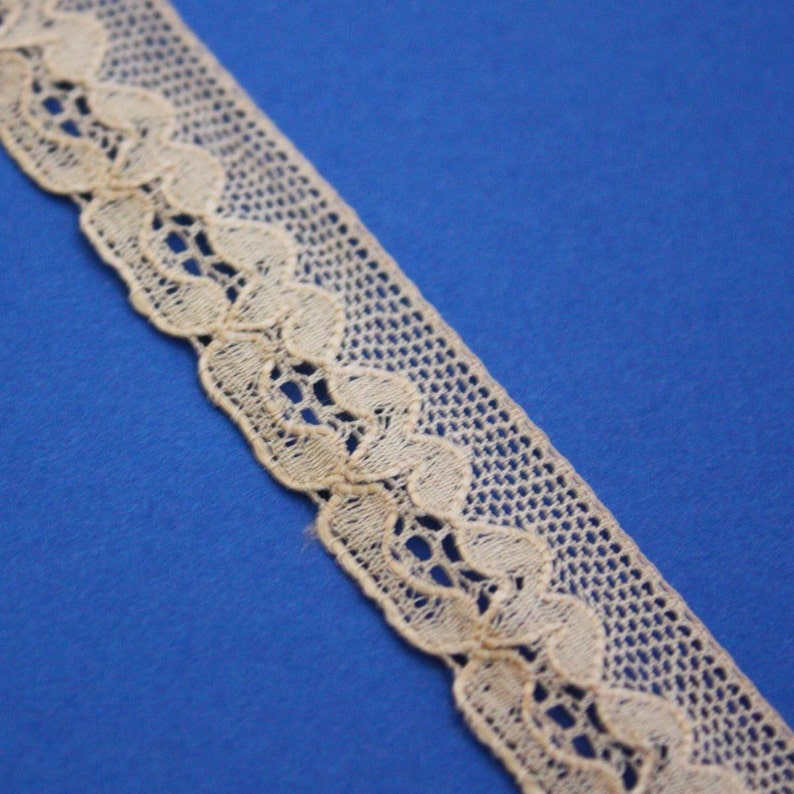 1 Yard of Beige Vintage Floral Lace 3/4 Inch Wide -scalloped Edge - Etsy
