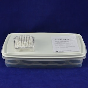 Carry and Serve Deviled Egg Container & Egg Cutter - Plastic - Storage Raw or Hard-Boiled Eggs - Prime Way Companies Canada - Made In Taiwan