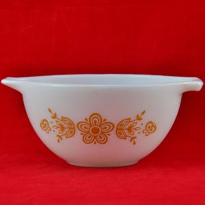 Butterfly Gold Pyrex Cinderella Mixing Bowl - #441 - White with Yellow Flowers & Butterflies - Corning - Made In USA - Serving Bowl - 750 ml