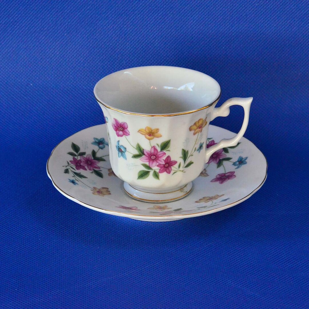 高脚陶器カップ 花柄 ヴィンテージ 脚付き花柄 陶器 脚付きティーカップ＆ソーサー - Etsy 日本