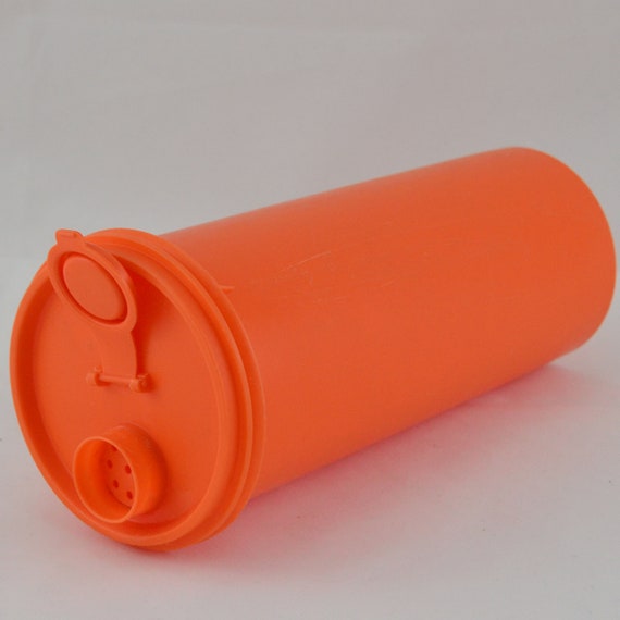 Vintage Tupperware Handolier One Quart Pitcher Container - Seal
