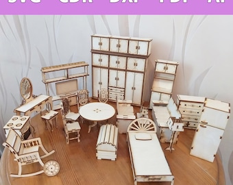 Op de afbeelding: Een set van 17 miniatuurhouten meubels, waaronder een bed, een commode, een schommelstoel, een tafel en stoelen. De stukken zijn allemaal gemaakt van onbehandeld hout en zijn klaar om te worden geverfd of beitsen.