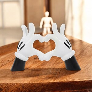 Cartoon Hand Sculpture Statue – Creative Love Heart Hand Gesture Ornament – Unique Table Decor for Home, Office, Shelf – Artistic Gift Idea