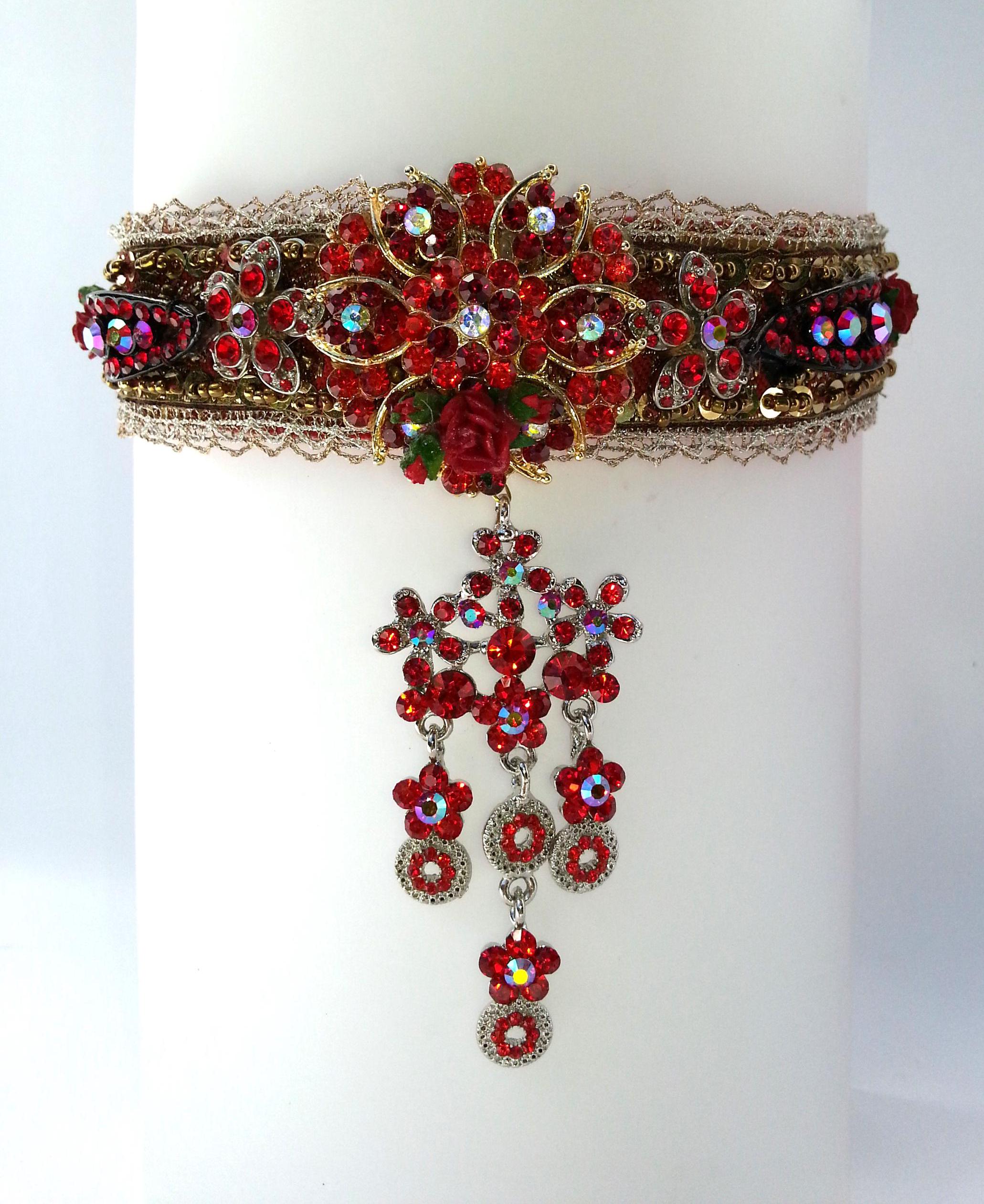 赤、黒、ゴールドのチョーカー スタイル ネックレス、ロココ