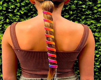 12-Zoll-Regenbogen Kunstleder Pferdeschwanz Wrap - Boho Bead Charm Festival Haarschmuck von Mittelalter-Metall