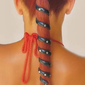 12 inch bezaaide biker paardenstaart wrap – punkrock haaraccessoire van middeleeuws metaal