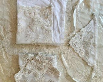 Custom Dismal Aina Set in White – Exclusive 4-Piece Set Featuring Mirror, Dismal Koran, and Henna Wrap for Bride & Groom
