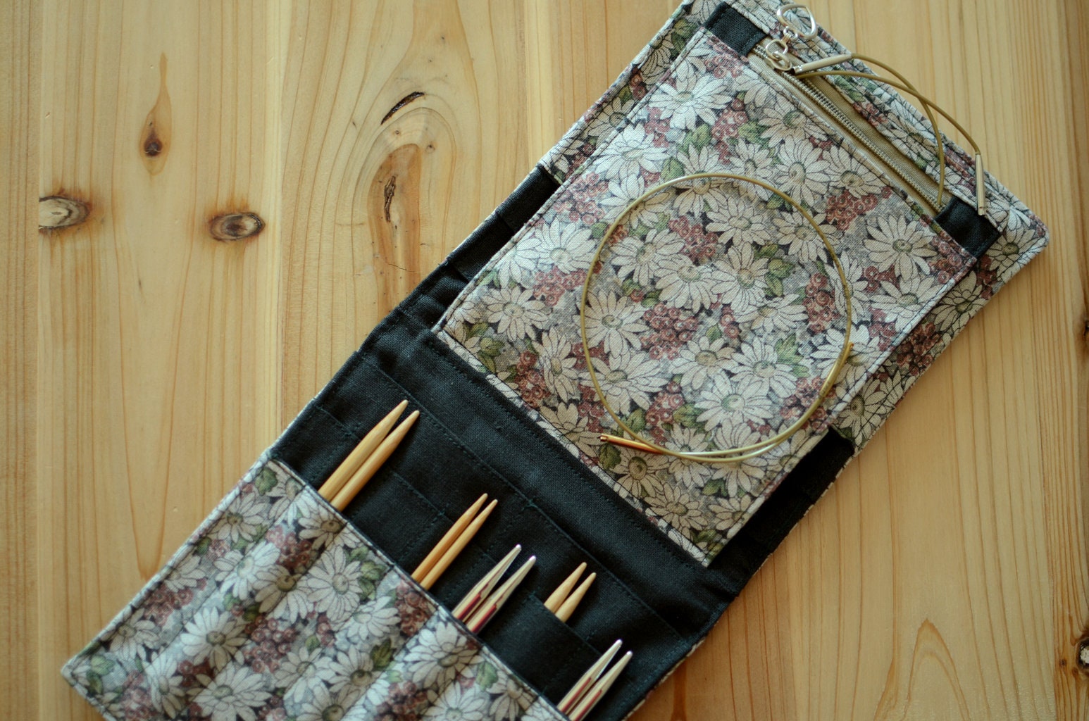 Circular Knitting Needle Case With a Zipper Pocket: Knitting Needle  Organize Gift 4 Knitters Personalized Circular Knitting Needle Storage 