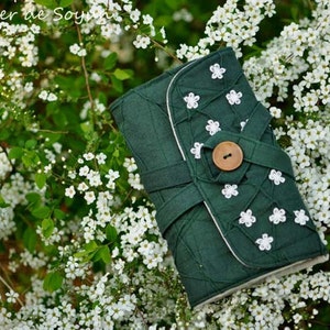 Rundstricknadeletui Nadelhalter in Waldgrün Personalisiertes Geschenk 4 Stricker GiftWrapped