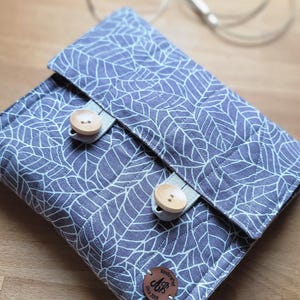 特大円形編み針ケース - ナチュラルリネンアコーディオンスタイル、ジッパーポケット付き