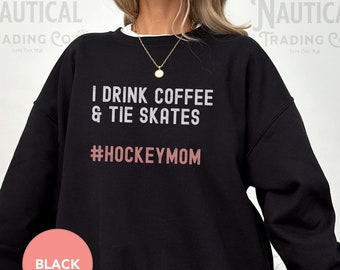 Shirt moeder hockey, shirt In mijn hockey moeder tijdperk, shirt hockey leven, cadeau voor hockey moeder, shirt koffie weer, shirt hockey mama leven