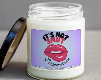Vela de soja perfumada "It's Not Smut It's Cliterature", 9 oz / Regalo divertido para amantes de los libros, lector de romance oscuro y literario, BookTok picante y obsceno