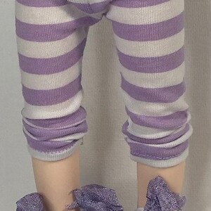 Lavendel und weiße Streifen ....Leggings für Gorjuss und Paola Reina Puppen ...