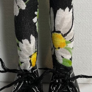 Oopsy Daisy... Hoge sokken voor Blythe-poppen...