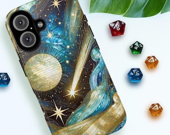 Op de afbeelding: Een zwarte telefoonhoes met een gouden en blauw ontwerp met een komeet en sterren. De hoes heeft een uitsparing voor de camera van de telefoon.