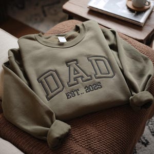 Custom Embroidered Sweatshirt, Name On Sleeve With Heart, Grandpa Shirt With Date, Daddy Est Year Shirt, Gift For New Dad, Father&#39;s Day Gift