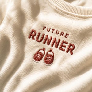 Pelele bordado para bebé "Future Runner", conjunto para bebés corredores, conjunto para recién nacidos para la salida del hospital, regalo para baby shower para corredores.