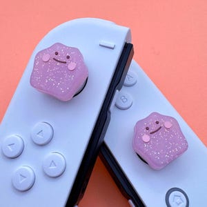サムグリップ - Nintendo Switch/OLED - ピンクグリッター Ditto - 厚くて快適な高品質のサムキャップ（ペア、Joy-Con は付属しません）