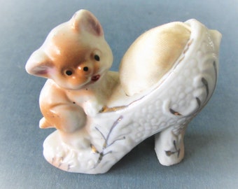 PINCUSHION Ceramic Shoe with Dog Made in Japan