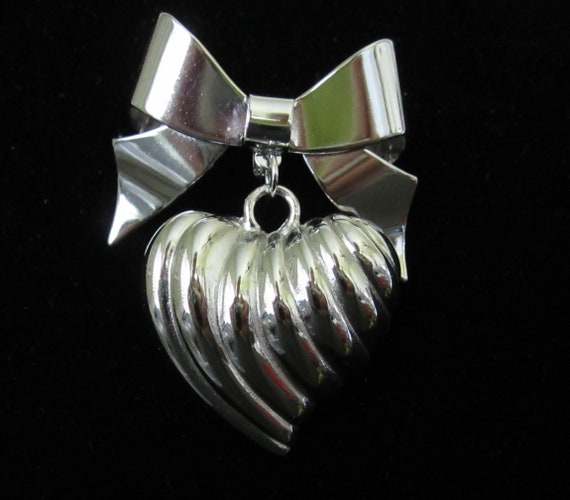 KJL Kenneth Jay Lane Heart Bow Brooch Pin & Conve… - image 4
