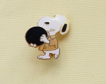 Aviva Vintage Snoopy Bowling wearing Gold Shirt Pin 1036