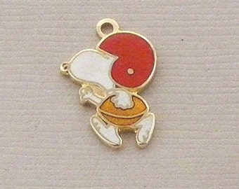 Aviva Vintage Snoopy PeanutsbFootball Charm  Enamel Cloisonne Collectible 0062