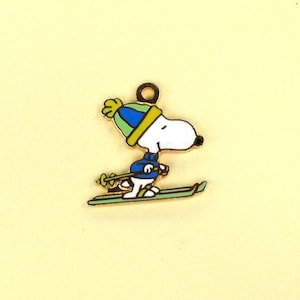Aviva Vintage Peanuts Snoopy on Green Skis with Blue and Green Hat  Enamel Cloisonne Collectible 0111